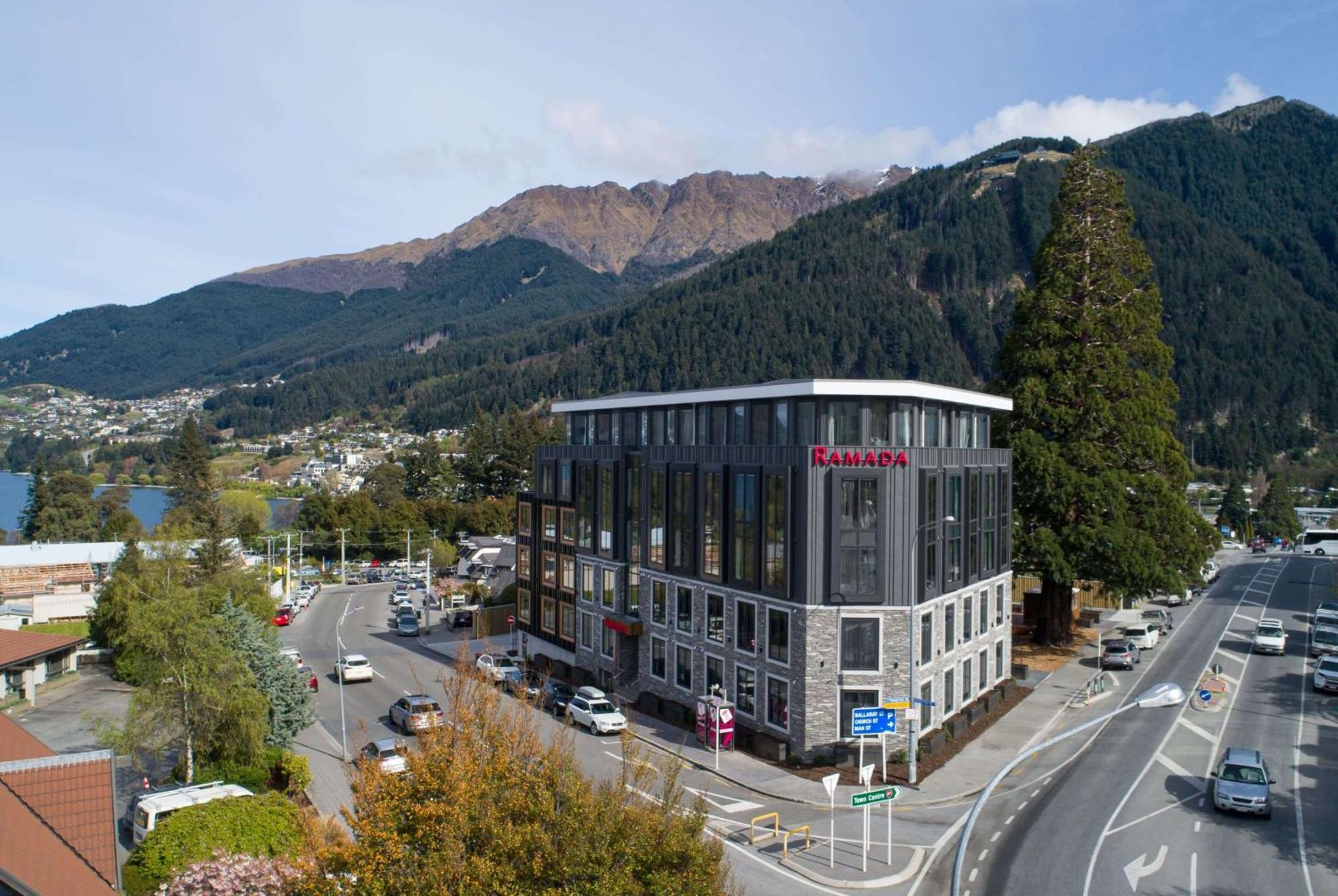 Ramada By Wyndham Queenstown Central エクステリア 写真